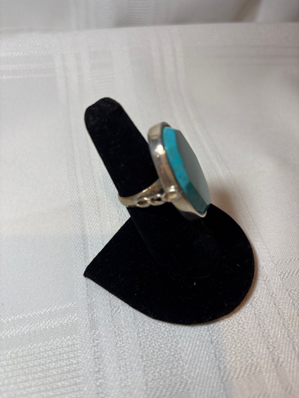 Women's Turquoise Oval Stone Silver-Accent Ring - Bright Blue Statement